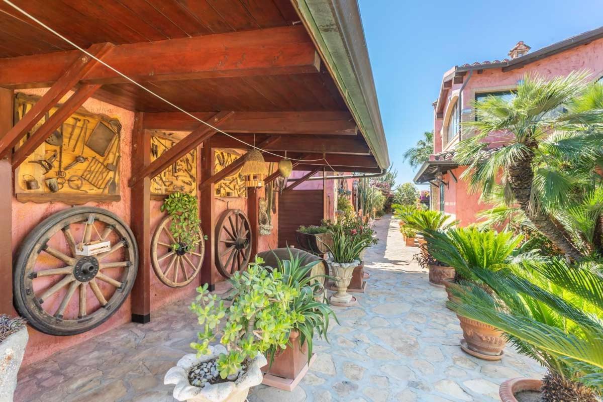 Villa Flumini Флумини ди Куарту Екстериор снимка